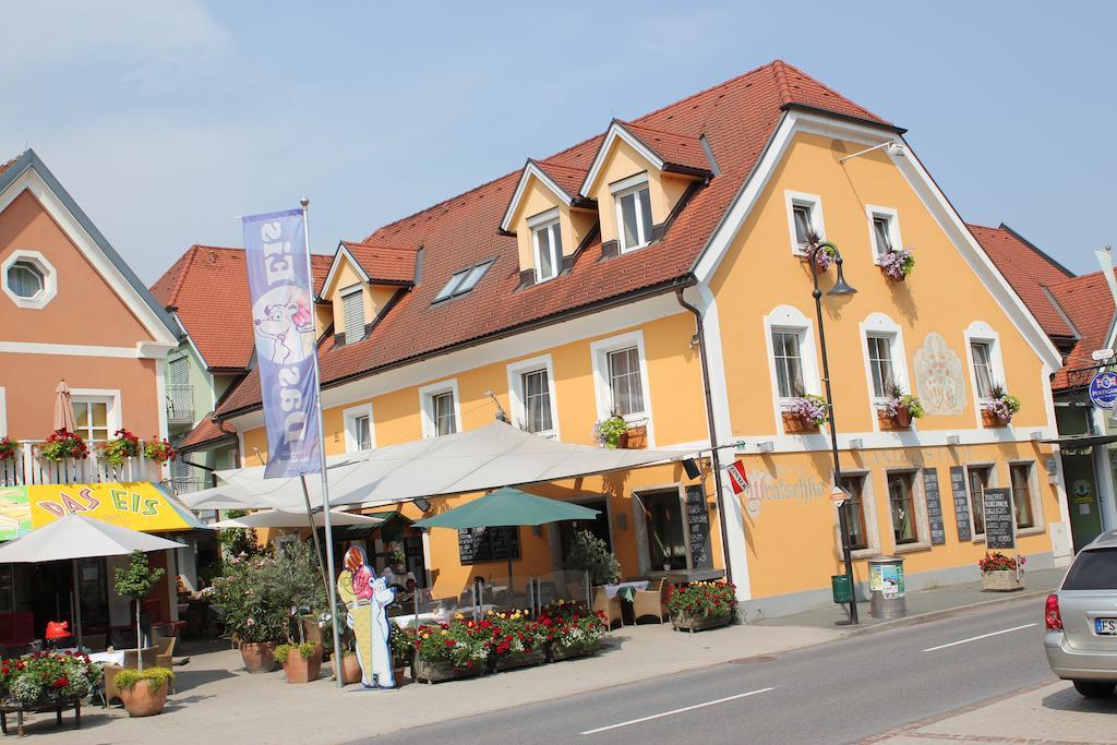 Hotel Am Marktplatz - Landgasthof Wratschko - 게믈리츠 외부 사진