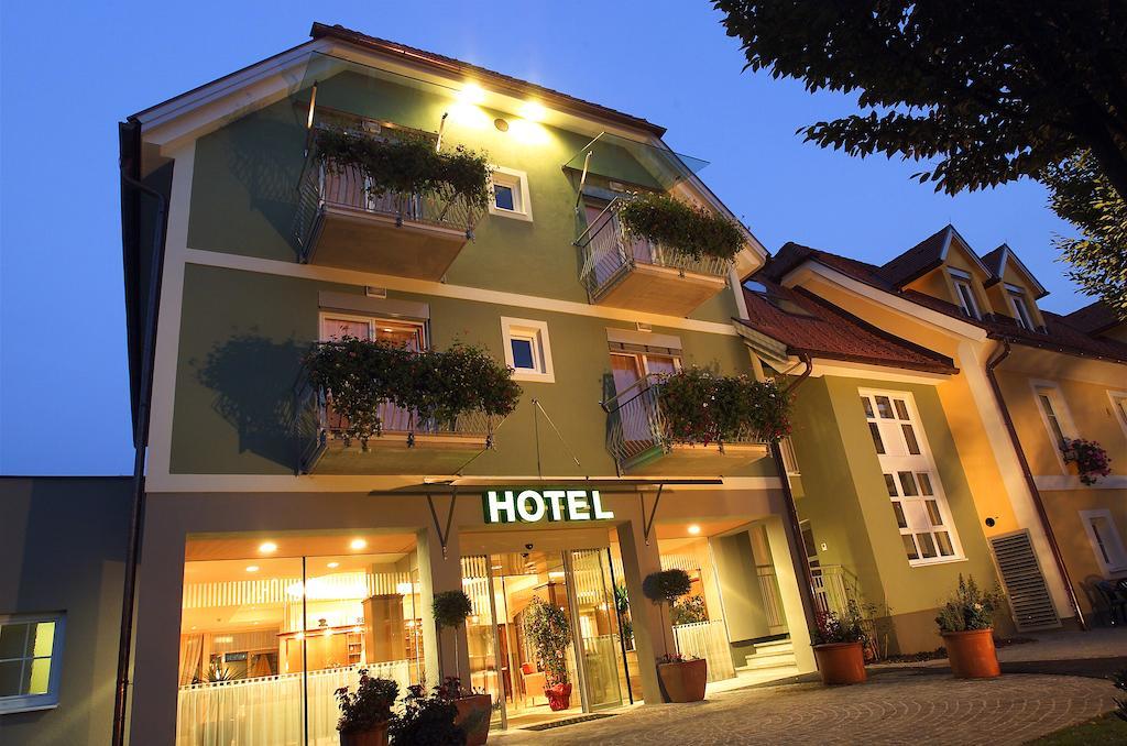 Hotel Am Marktplatz - Landgasthof Wratschko - 게믈리츠 외부 사진