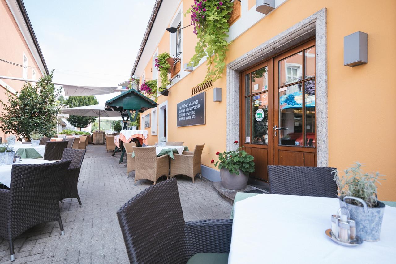 Hotel Am Marktplatz - Landgasthof Wratschko - 게믈리츠 외부 사진