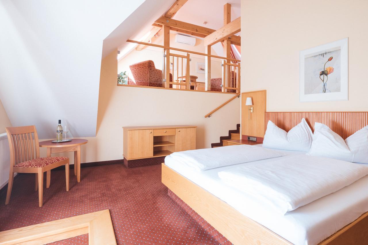 Hotel Am Marktplatz - Landgasthof Wratschko - 게믈리츠 외부 사진