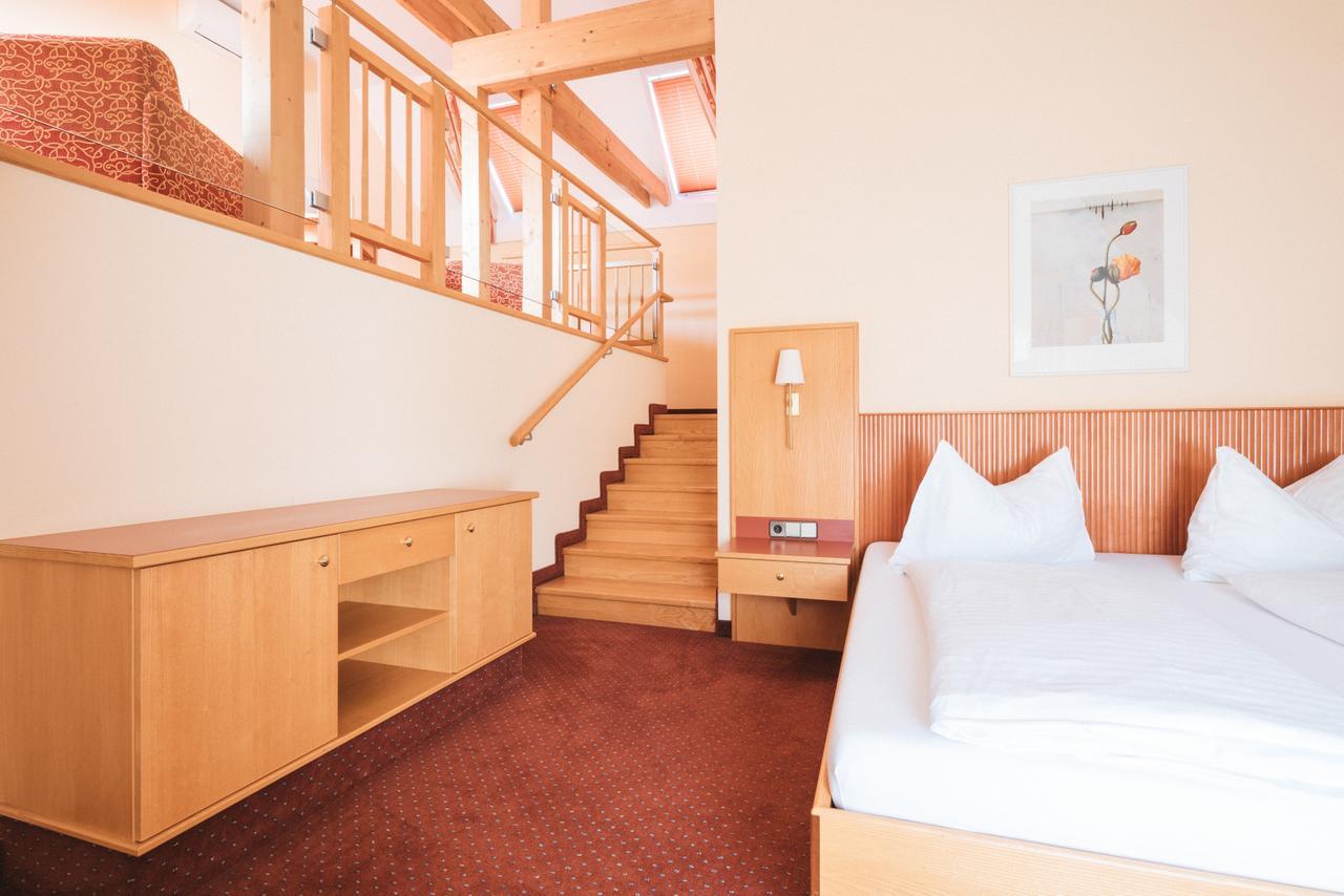 Hotel Am Marktplatz - Landgasthof Wratschko - 게믈리츠 외부 사진