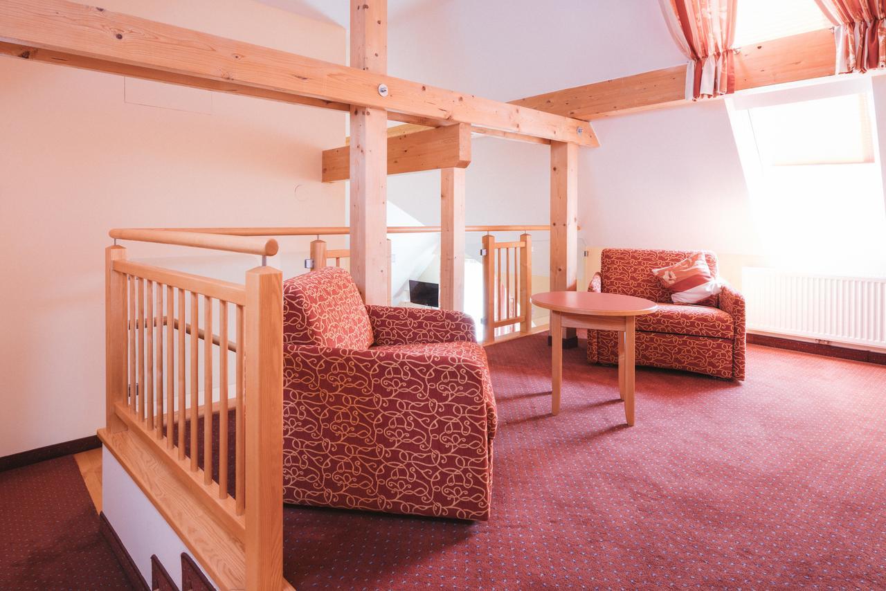 Hotel Am Marktplatz - Landgasthof Wratschko - 게믈리츠 외부 사진