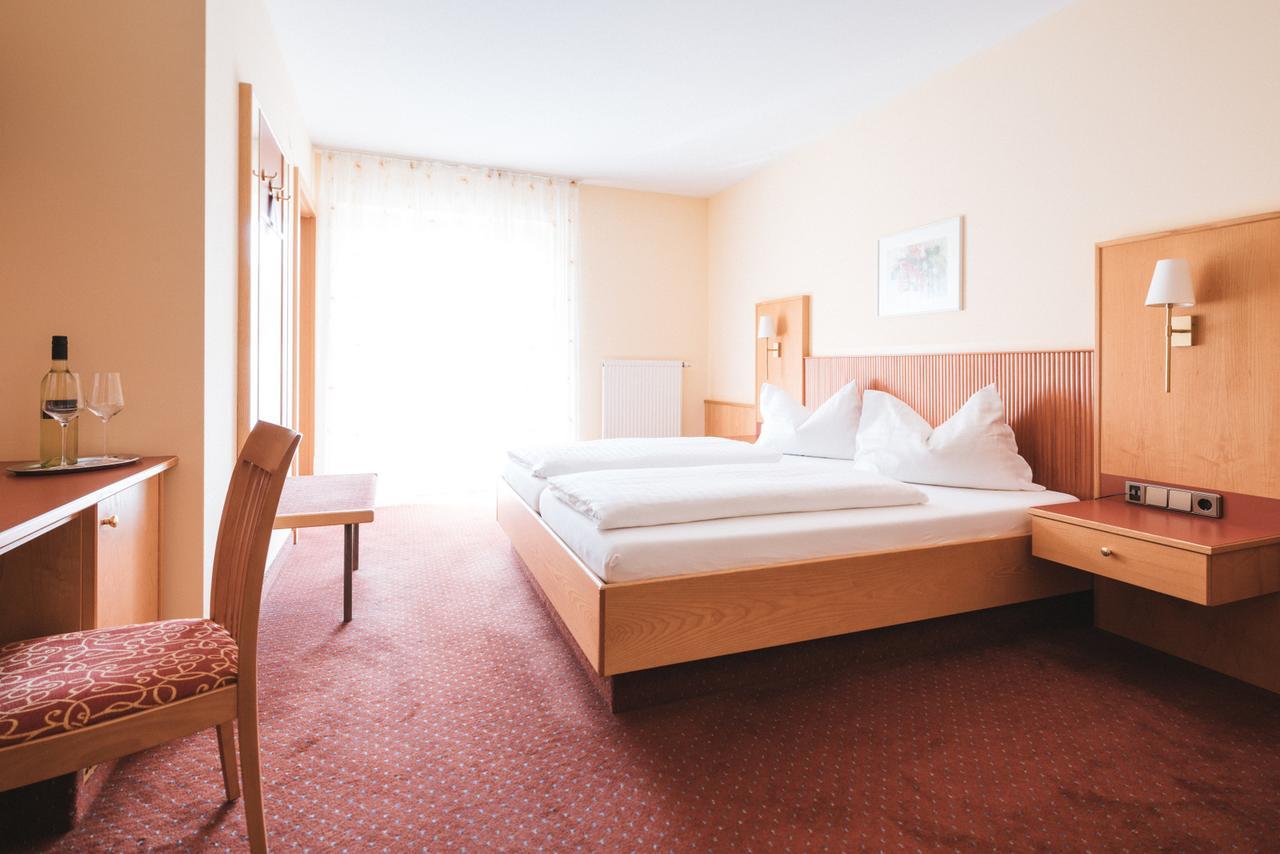 Hotel Am Marktplatz - Landgasthof Wratschko - 게믈리츠 외부 사진