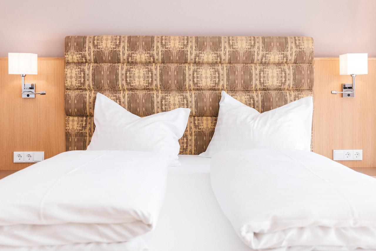 Hotel Am Marktplatz - Landgasthof Wratschko - 게믈리츠 외부 사진